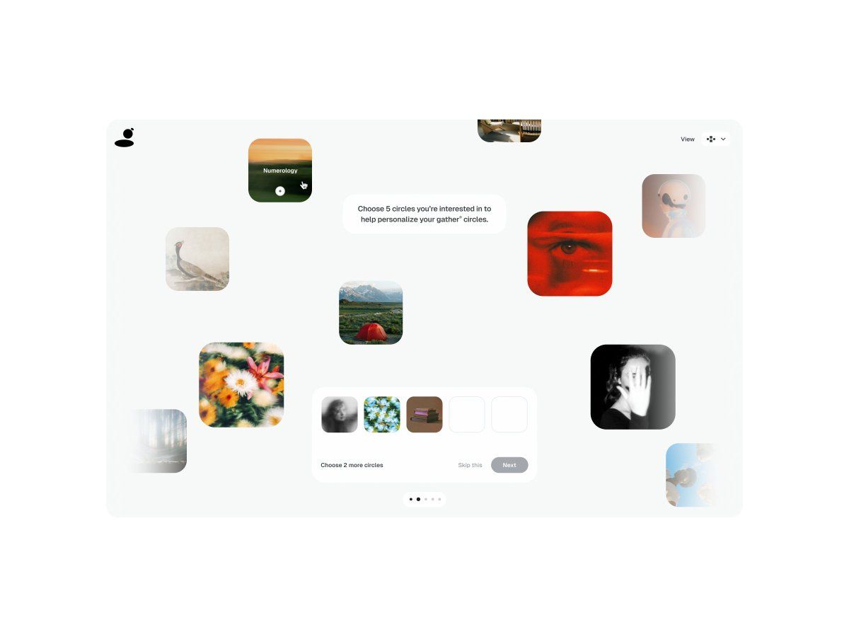 The interface presents a clean, card-based layout focused on selecting circular visual elements, suggesting a photo management or personalization application. The design prioritizes content visibility through simple framing and ample white space.
